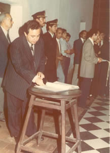 Firma del libro de visitantes ilustres en la casa natal de Fr. Mamerto Esquiú 