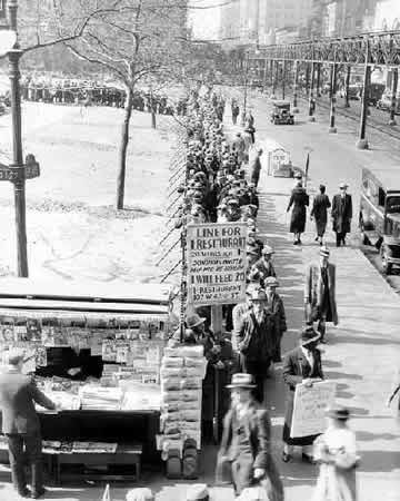 Bread Line (La cola para el pan)