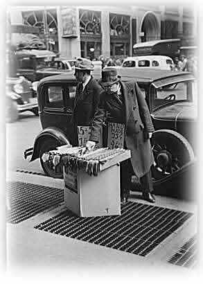 Selling ties on the street (Vendiendo corbatas en la calle)