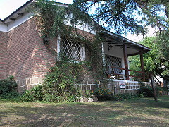 casa_frente2.JPG (29658 bytes)