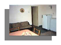 2sofa.jpg (3869 bytes)