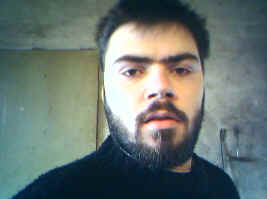 BARBUDO Y CON CARA DE SUE�O