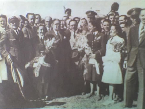 Aviadoras uruguayas con el embajador de Uruguay