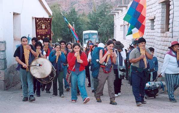 Saliendo del camping, rumbo a la iglesia de Tilcara