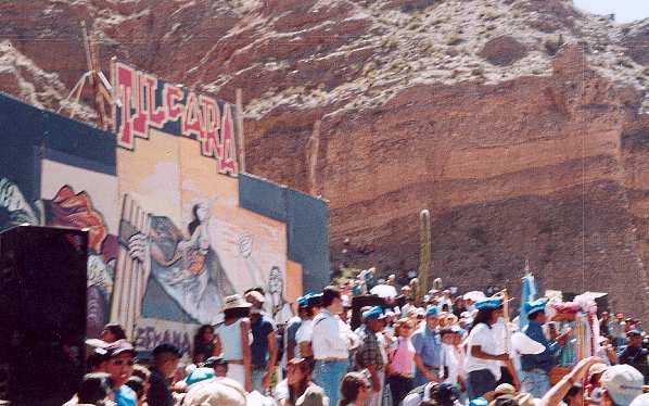 El escenario montado en Pe�alta para el evento de la 'Megabanda'