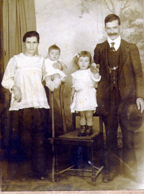 Maria, Antonio and sons (75k)