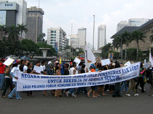 Marching toward the presidential palace