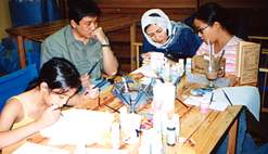 Sherina bersama ayah,ibu dan Vira