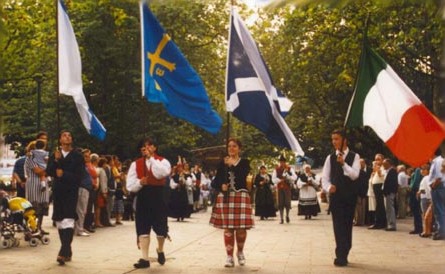 Desfile de Naciones n'Avilés