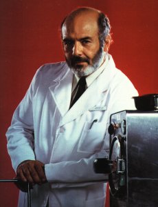 [Image:Pernell as Trapper John, M.D.]