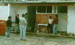 Limpiando los baños