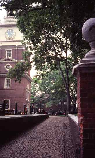 18th Century Cobblestone Carriage Drive to Independence Hall