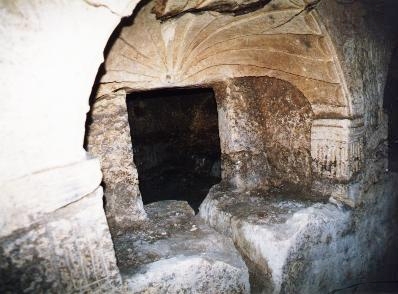 Window Tomb at tal-Mintna