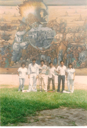 Grupo de Amigos Entre los Cuales Tenemos a Bladimiro Zapata Roque