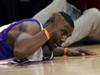 Stoudemire hits more than the floor