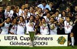 Valencia posing with the trophy