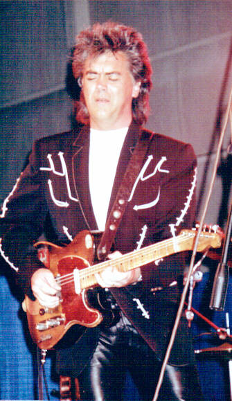 Marty Stuart putting a lot of feeling into the guitar playing!