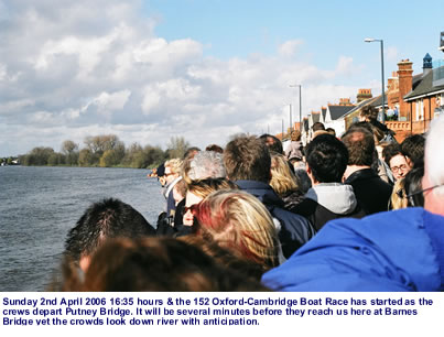 On looking crowds at the 2006 Oxford-Cambridge Boat Race