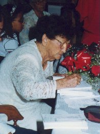 Autografando os livros