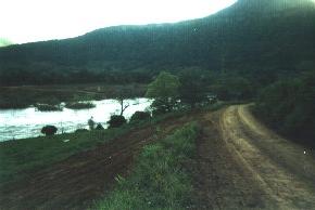 Base da Barragem D. Francisca. Nova Palma (30.8.1998). Fotografia W.Werlang.