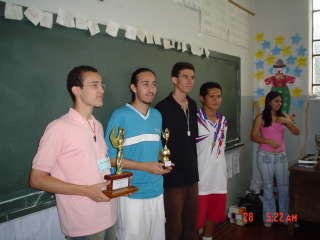Premiao da categoria Adultos. Do primeiro para o segundo plano: Paulo Santos, Hverton Oliveira, verton Santos e Rafael Silva