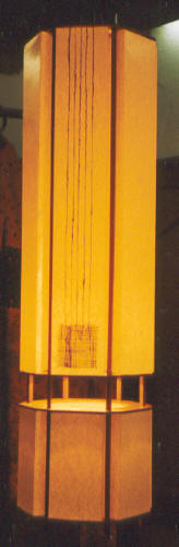 Luminria Dupla Sextavada em Papel 200 g Resinado c/ detalhes em juta e Madeira - Altura: 102cm - Dimetro 28cm - Preo sob Consulta
