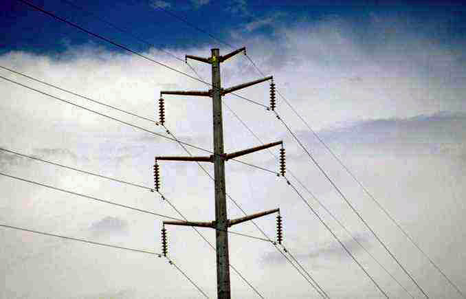 {Poste de energia eltrica}