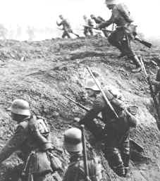 Deutscher Sturmangriff vor Verdun, 1916