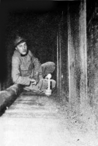 Franzsischer Soldat grbt Stollen zur deutschen Linie auf der Anhhe von Vauquois, 1916