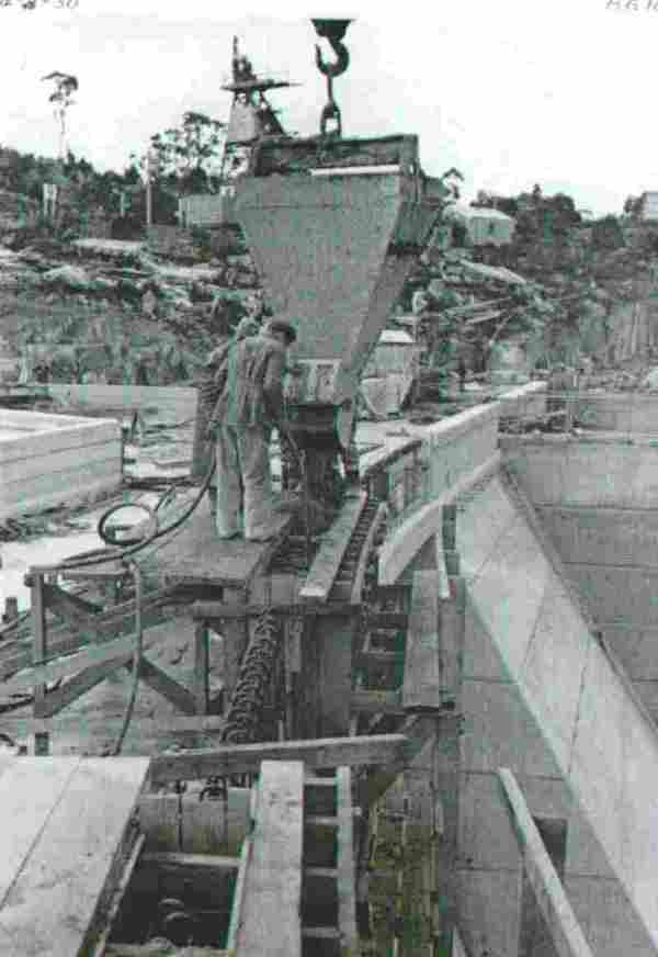 14bucket.jpg (23626 bytes)