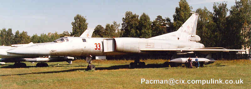 tu22m0.jpg (31451 bytes)