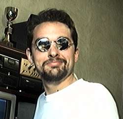 Manu's wearing mirror sunglasses :-)