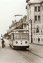 Av_La_Colmena_tranvia_a_la Punta_1935_peq.jpg (16271 bytes)