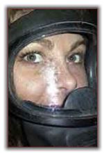 Beatyfull girl in Full Face Respirator