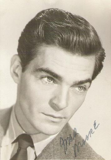 
Gar Moore
