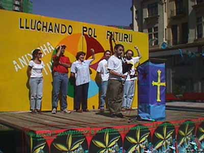 Lluchando pol Futuru