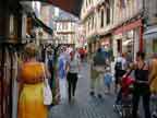 linda shopping in vannes.jpg (2852 bytes)