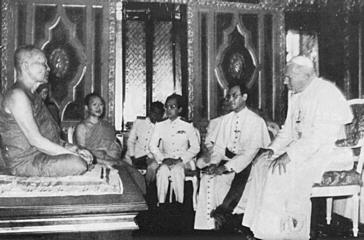 John Paul II meeting the Buddhist patriarch Vasana Tara.