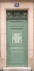 POUSSEZ LA PORTE  EN CLIQUANT DESSUS ET ENTREZ
