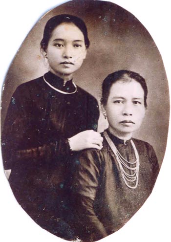 Mother and grandmother in 1937