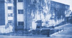 As luca el frontis del Colegio en sus primeros aos