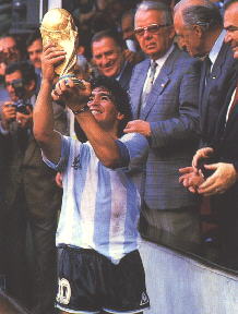 Diego_receives_the_World_Cup_(1986)