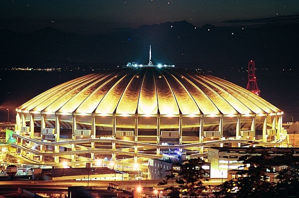 seattlekingdome.jpg - 74708 Bytes