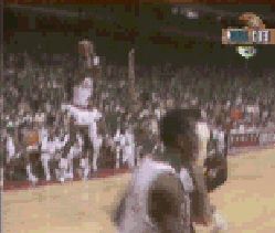 Jordan segna dall'angolo