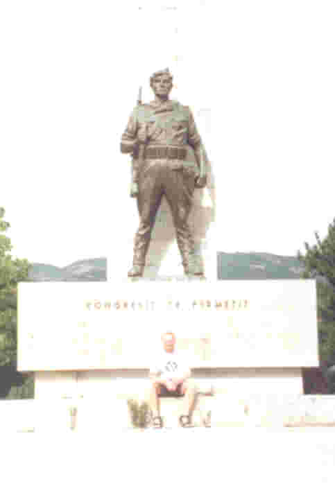 Statue in Permet