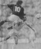 Di Meco se fait bousculer par Donadoni...