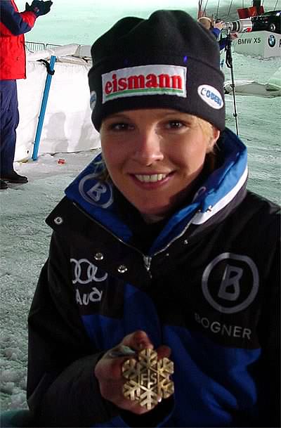 hilde and her bronze medal.jpg