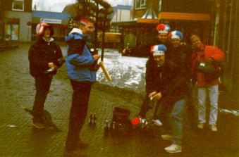 Hooligans checken de Grolschvoorraad