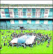 la bandera gigante en el estadio de Racing
