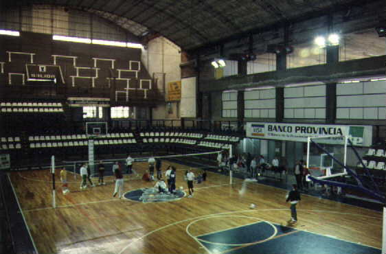Polideportivo: basketball and volleyball competitions